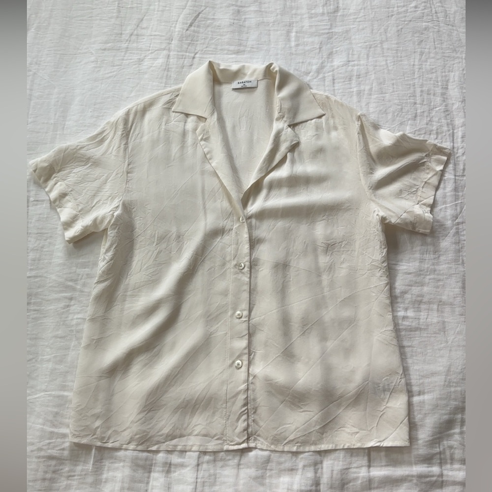 Babaton Ivory 100% Silk Short Sleeve Button Up Blouse
